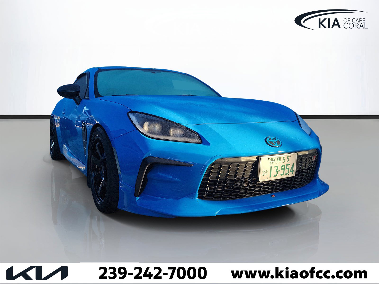 Used 2023 Toyota GR86 w/ ALL Weather Mat Package (TMS) RWD image 2
