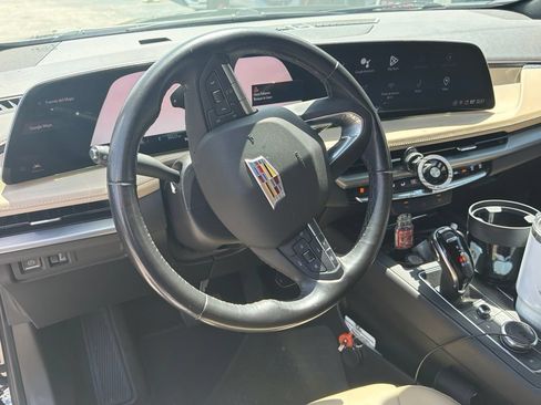 Used 2024 Cadillac XT4 Luxury FWD image 7