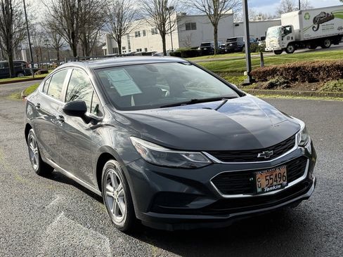 Used 2018 Chevrolet Cruze LT w/ LT Fleet Convenience Package image 2