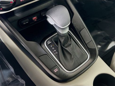 Used 2022 Kia Soul LX image 16