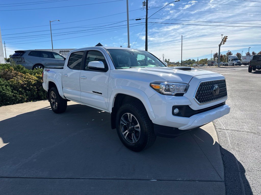 Used 2019 Toyota Tacoma TRD Sport AWD/4WD image 4
