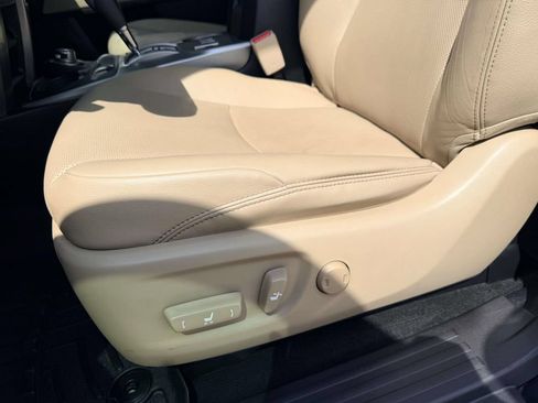 Used 2014 Toyota 4Runner Limited AWD/4WD image 19