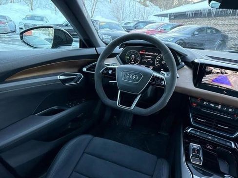 Used 2023 Audi e-tron GT Premium Plus image 37