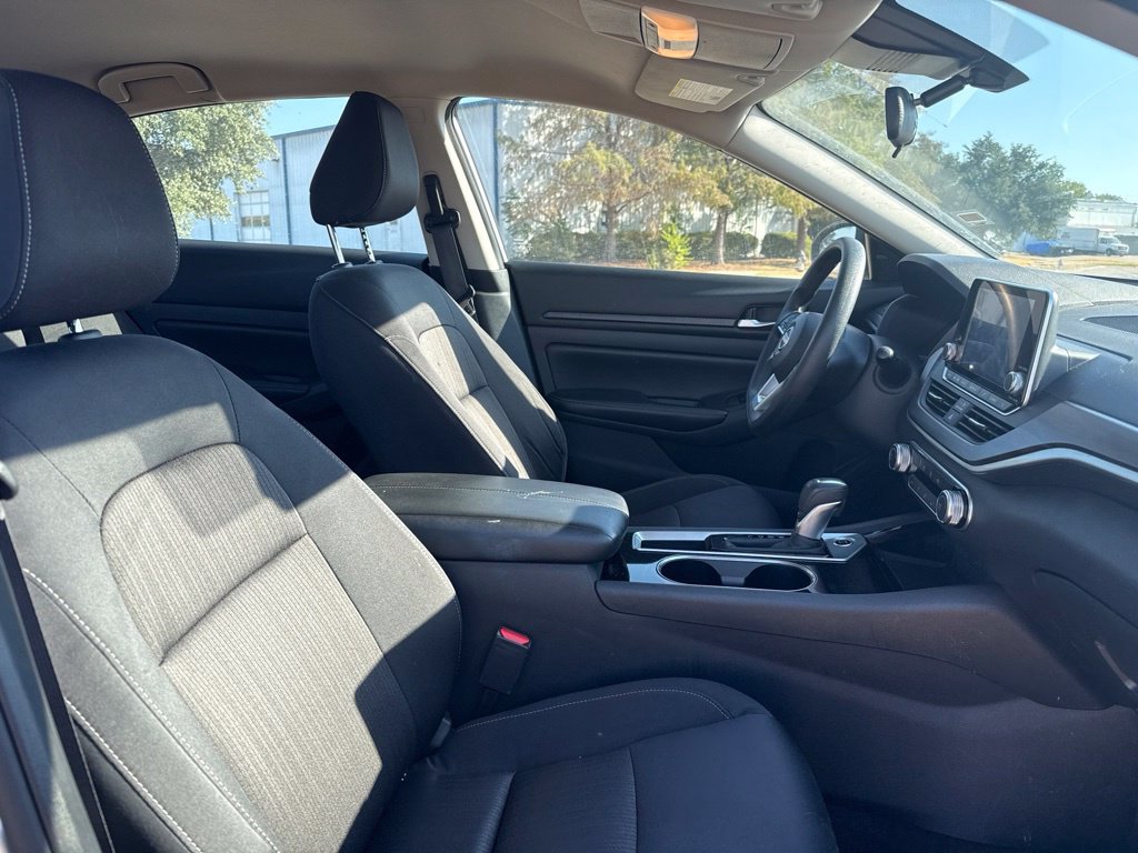 Used 2024 Nissan Altima 2.5 SV FWD image 11