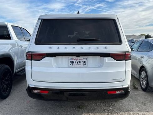 Used 2024 Jeep Wagoneer L Series II w/ Flexible Seating Group RWD image 6