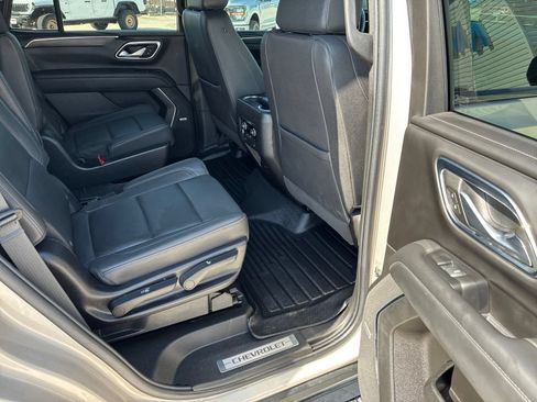 Used 2023 Chevrolet Tahoe Z71 w/ Luxury Package AWD/4WD image 17