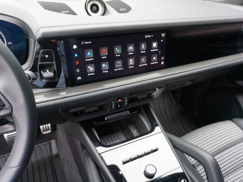 Certified 2025 Porsche Cayenne GTS image 19