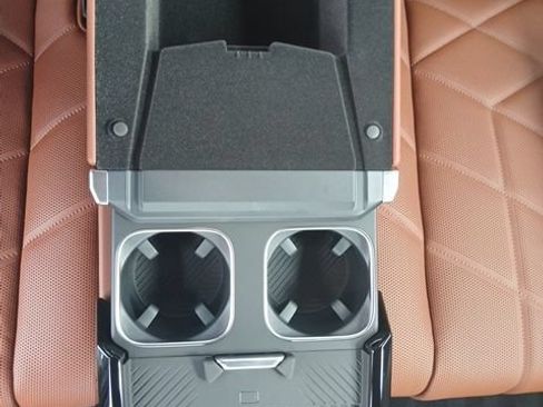 New 2025 BMW i7 xDrive60 AWD/4WD image 15