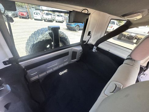 Used 2009 Jeep Wrangler Unlimited X w/ Trailer Tow Group AWD/4WD image 15