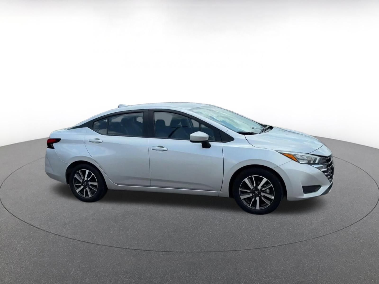Used 2025 Nissan Versa SV FWD image 2