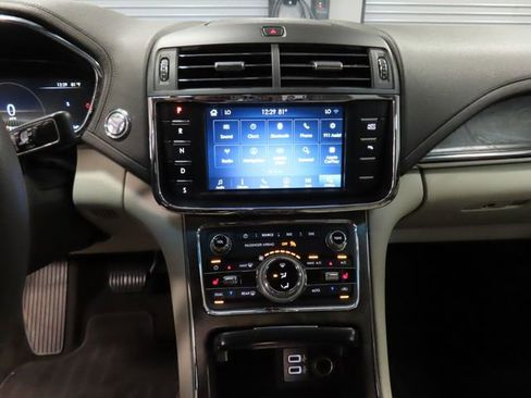 Used 2020 Lincoln Continental w/ Premium Package image 25