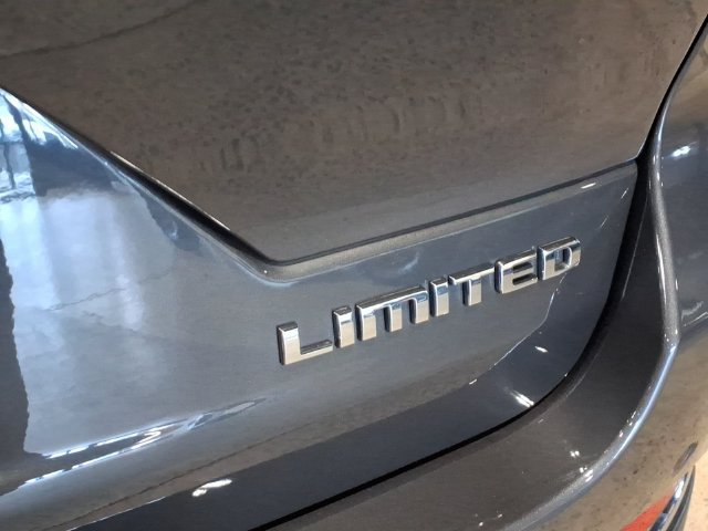 Used 2023 Jeep Grand Cherokee Limited AWD/4WD image 19