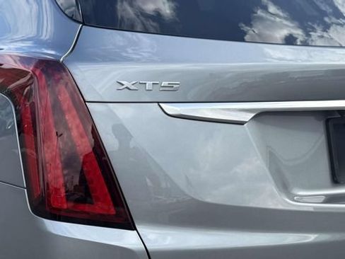 Certified 2024 Cadillac XT5 Premium Luxury FWD image 9