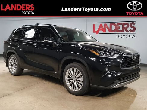 New 2026 Toyota Highlander Platinum AWD/4WD image 1