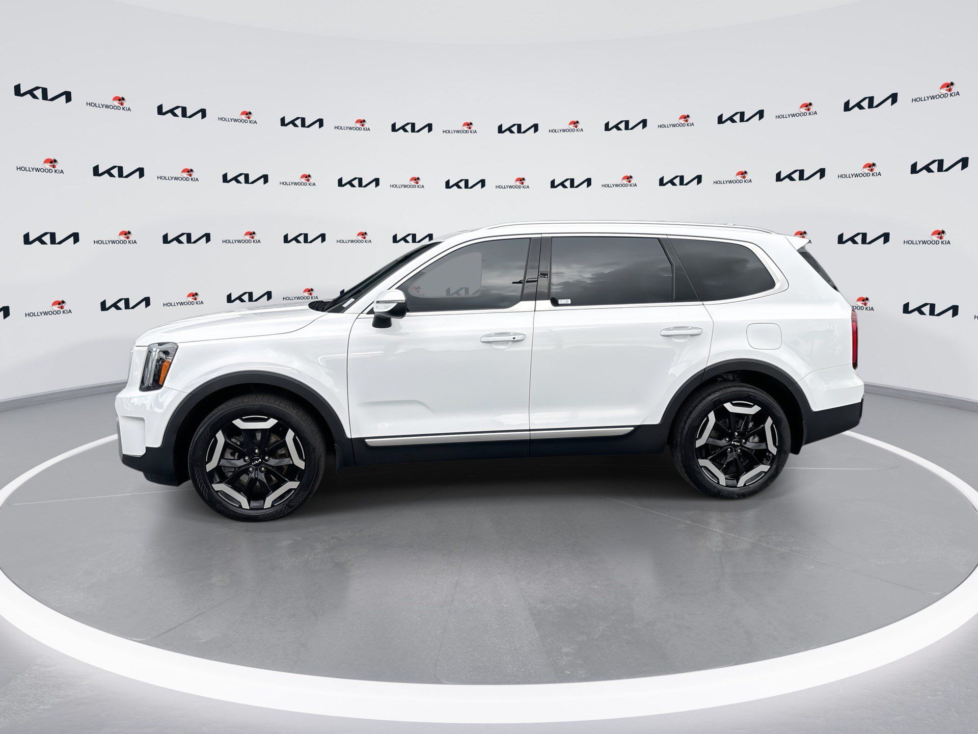 Used 2025 Kia Telluride S FWD image 5