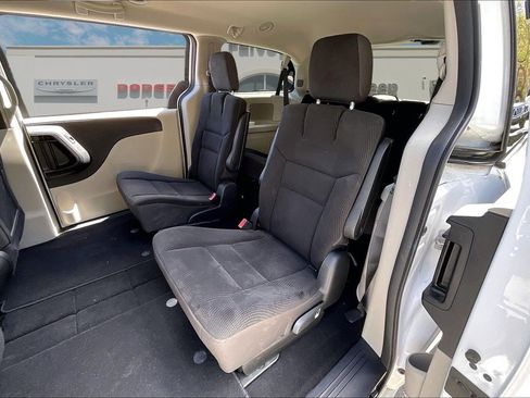 Used 2019 Dodge Grand Caravan SE FWD image 23