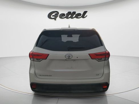 Used 2018 Toyota Highlander Plus FWD image 4