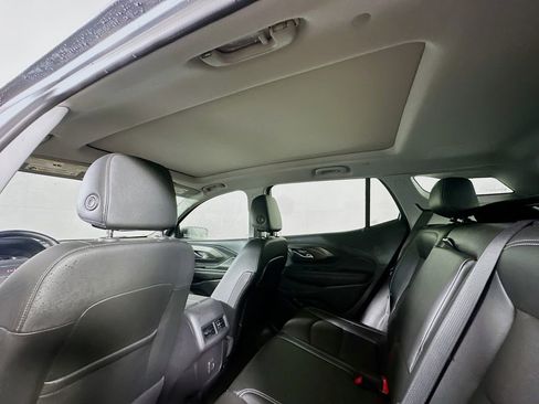 Used 2023 GMC Terrain SLT w/ Tech Package FWD image 13