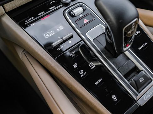 Used 2019 Porsche Cayenne image 22