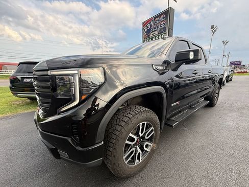 Used 2023 GMC Sierra 1500 AT4 w/ Technology Package AWD/4WD image 8