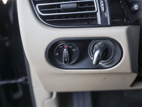 Certified 2022 Porsche Macan image 21