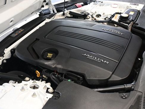Used 2020 Jaguar F-TYPE Coupe RWD image 18