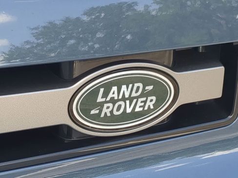 Used 2025 Land Rover Defender 110 X-Dynamic SE AWD/4WD image 12