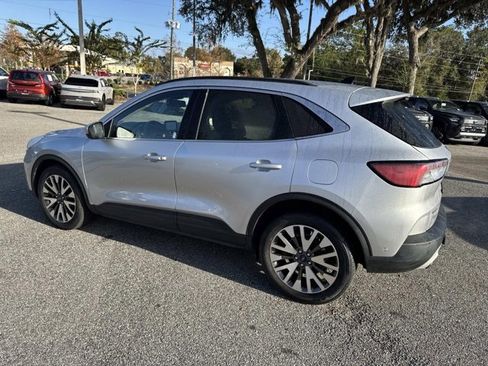 Used 2020 Ford Escape Titanium image 4