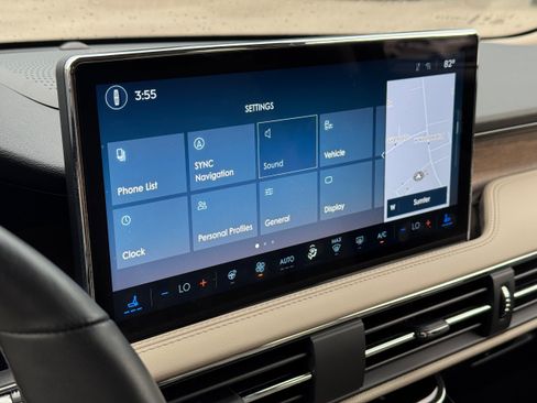 Used 2025 Lincoln Corsair Reserve AWD/4WD image 22