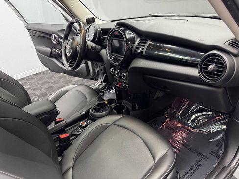 Used 2019 MINI Cooper 4-Door Hardtop w/ Premium Package image 56