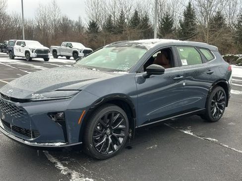 New 2025 Toyota Crown Signia w/ Advanced Technology Package image 3