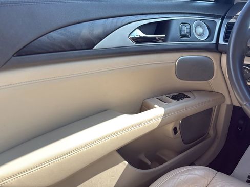 Used 2017 Lincoln MKZ Reserve w/ Luxury Package FWD image 11