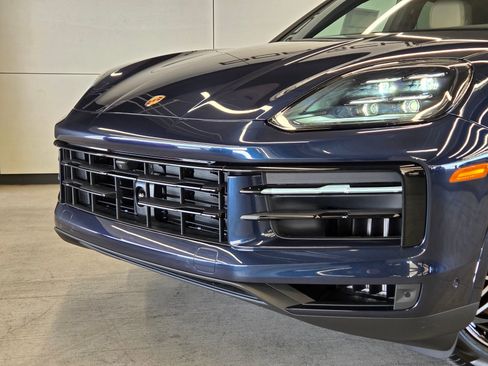 New 2026 Porsche Cayenne Coupe AWD/4WD image 24