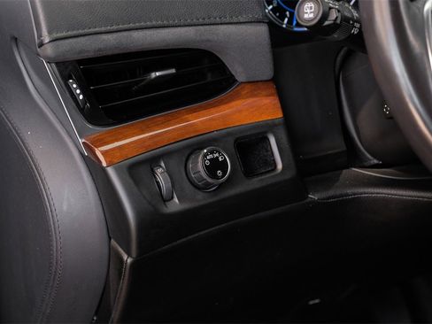 Used 2019 Cadillac Escalade ESV Luxury image 29