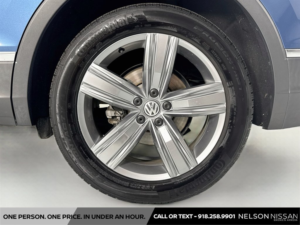 Used 2020 Volkswagen Tiguan SEL AWD/4WD image 30