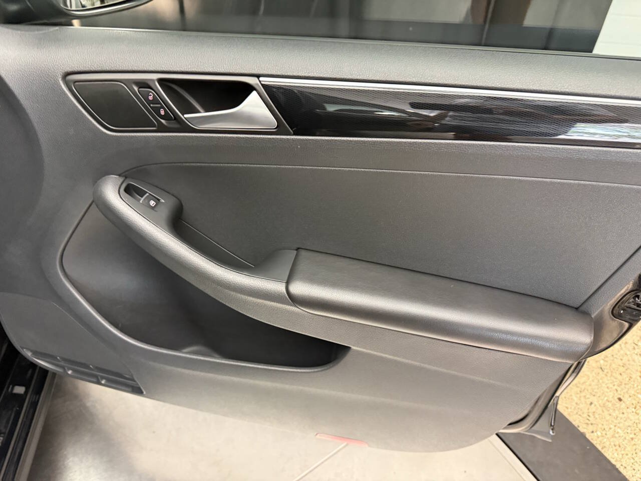 Used 2017 Volkswagen Jetta SEL Premium FWD image 28