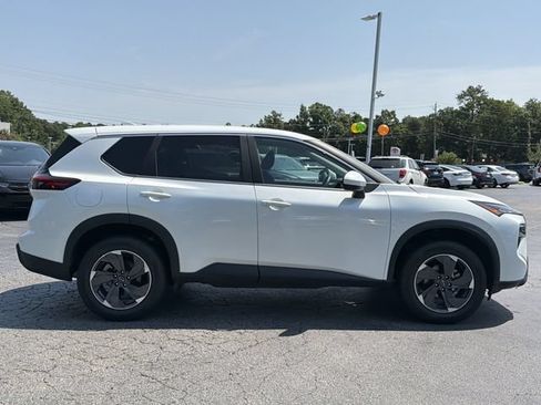 Used 2025 Nissan Rogue SV FWD image 6