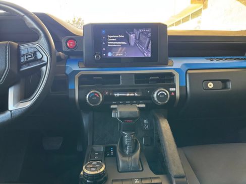 Used 2025 Toyota Tacoma SR AWD/4WD image 17