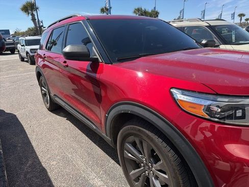 Used 2021 Ford Explorer XLT w/ Equipment Group 202A image 7