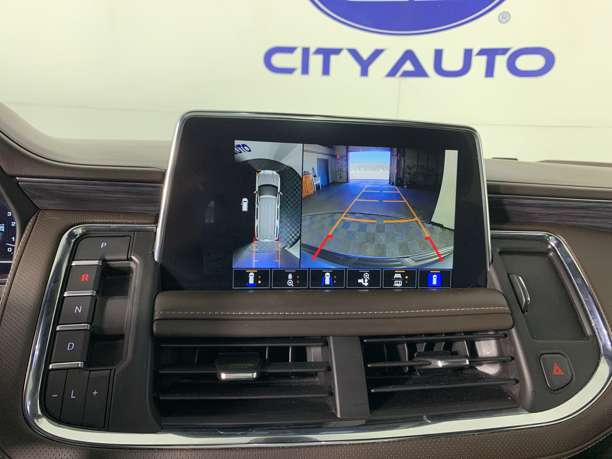 Used 2022 GMC Yukon XL SLT w/ SLT Premium Package AWD/4WD image 25