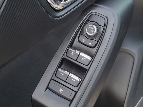 Certified 2025 Subaru Crosstrek 2.5i Limited w/ Crosstrek Mirror Package image 17