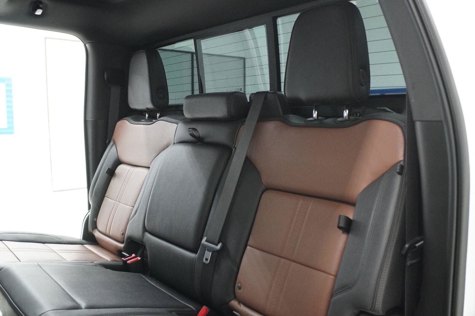 Used 2023 Chevrolet Silverado 1500 High Country w/ High Country Premium Package AWD/4WD image 29