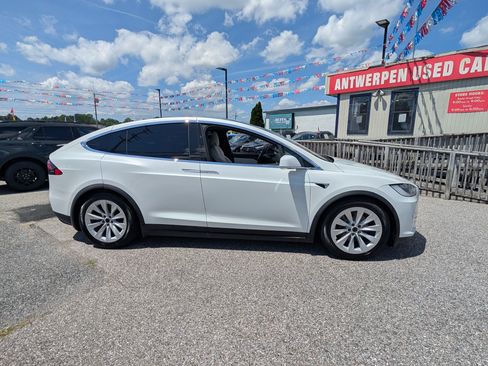 Used 2018 Tesla Model X 75D AWD/4WD image 2