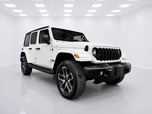 Used 2024 Jeep Wrangler Unlimited w/ Convenience Group AWD/4WD image 11