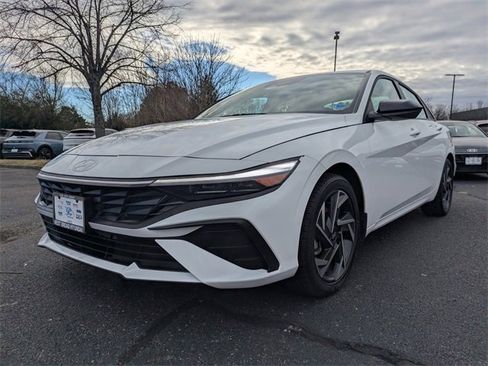 Certified 2025 Hyundai Elantra Sport image 8