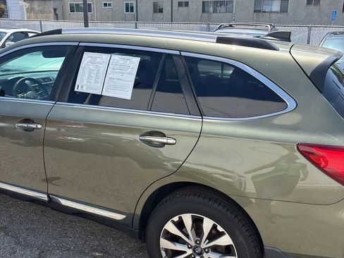 Used 2017 Subaru Outback 3.6R Touring AWD/4WD image 5