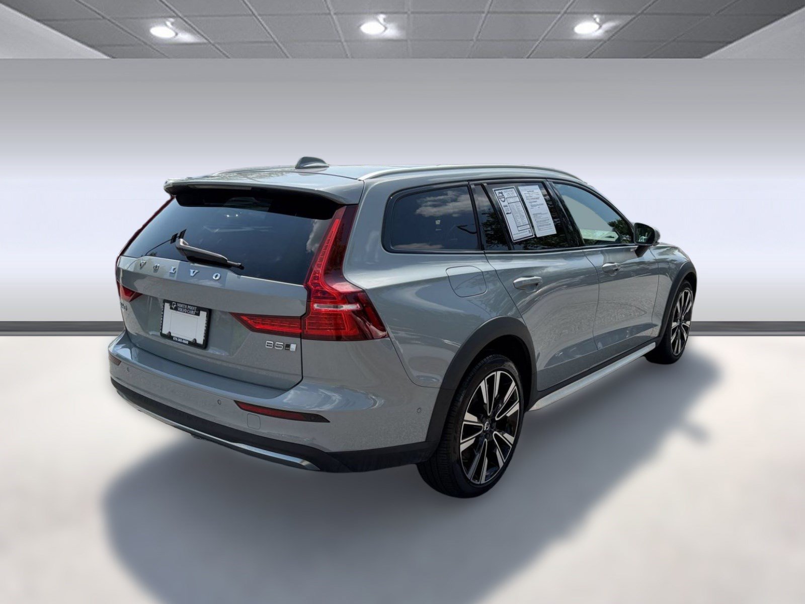 Certified 2025 Volvo V60 B5 Cross Country Ultra AWD/4WD image 9
