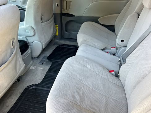 Used 2014 Toyota Sienna LE FWD image 5