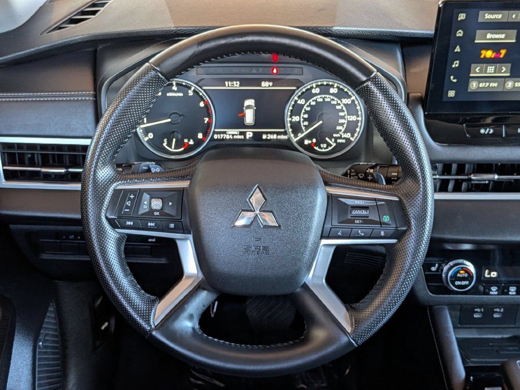 Used 2025 Mitsubishi Outlander SE AWD/4WD image 19