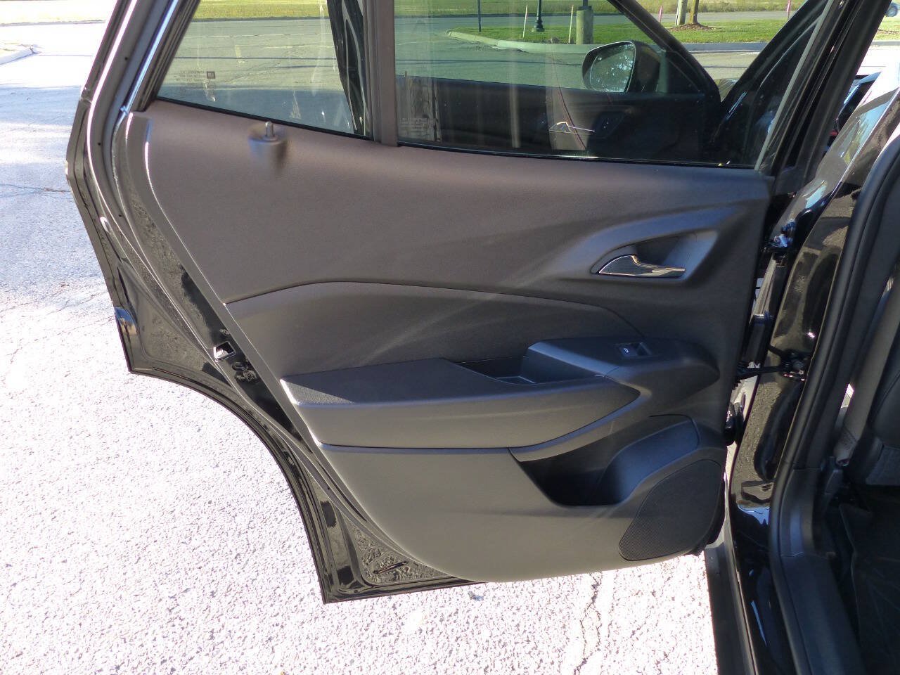 Used 2026 Chevrolet Trax RS w/ Sunroof Package FWD image 39